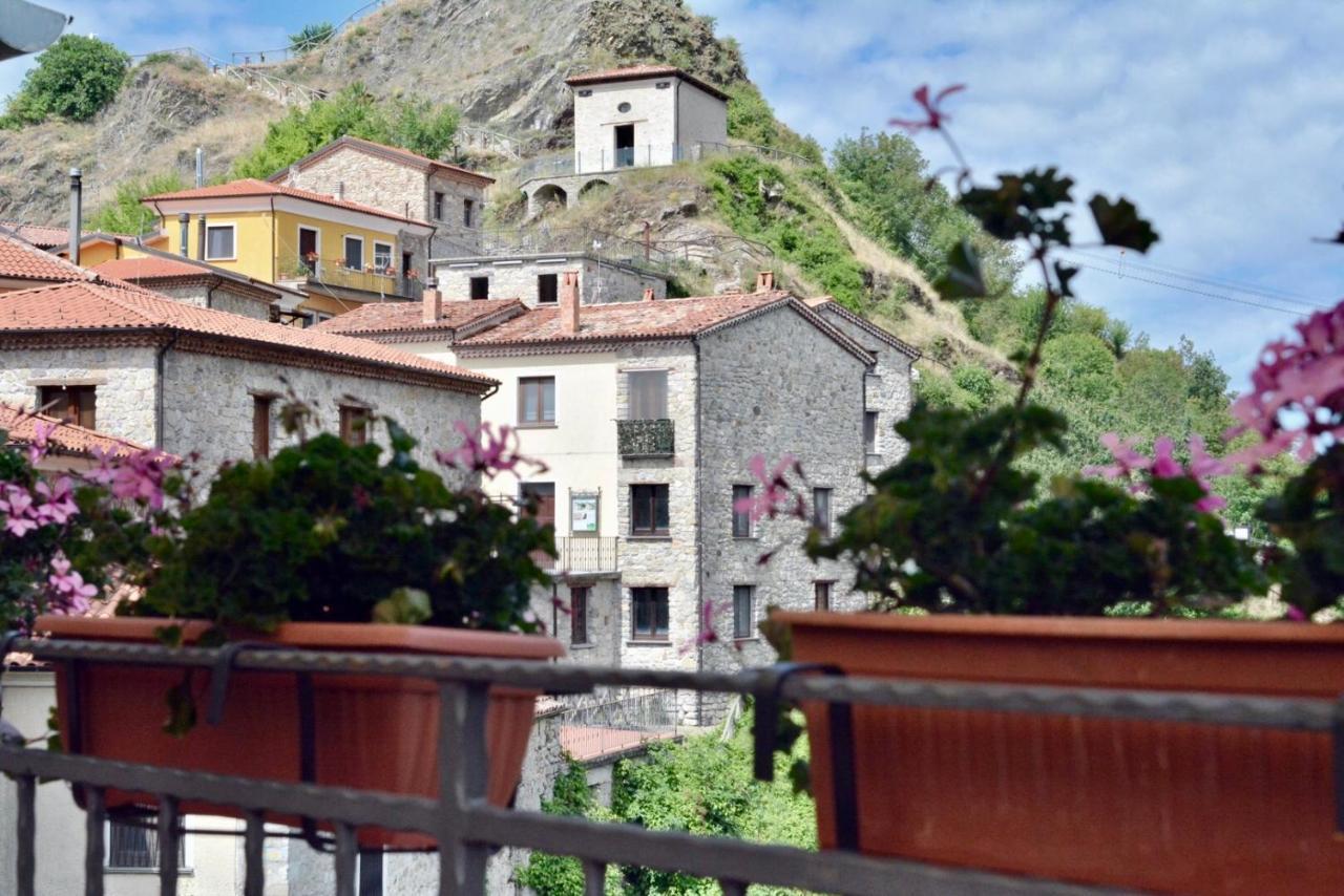 Borgo Manca Suite Sasso di Castalda Eksteriør bilde